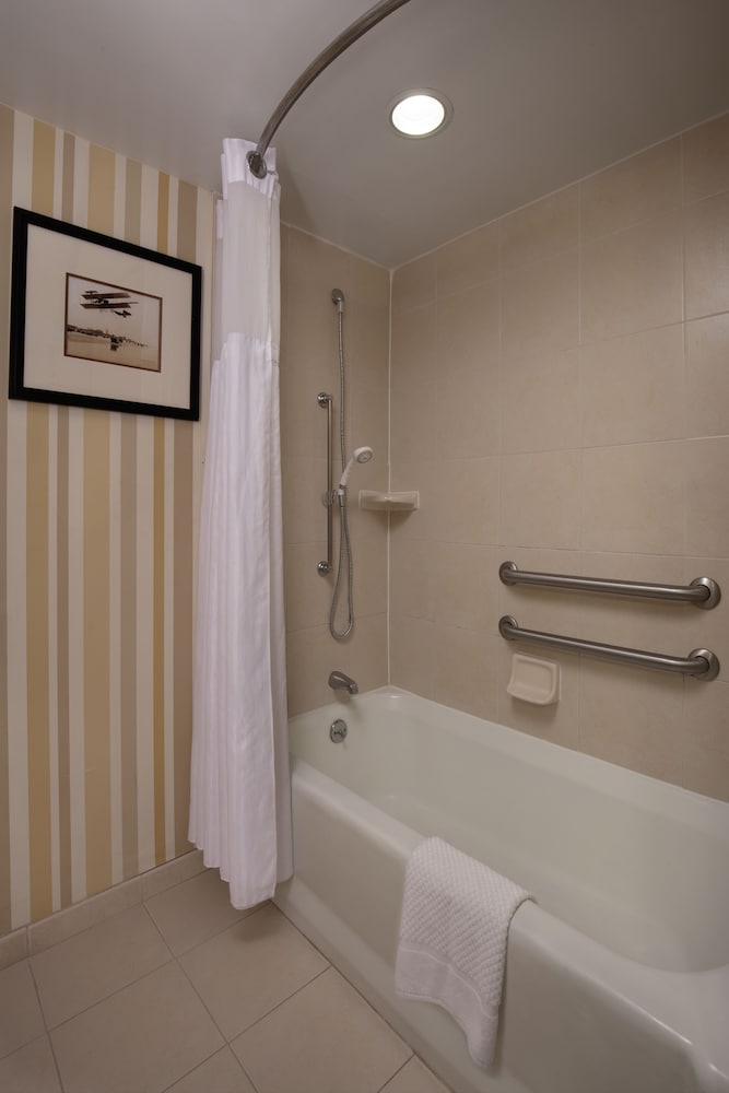Room, 2 Queen Beds, Accessible, Oceanfront (Mobility & Hearing, Bathtub) - Photo 4