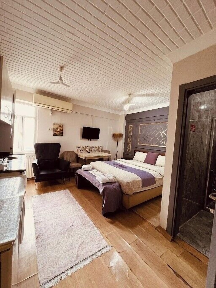 Basic Apartment photo 1