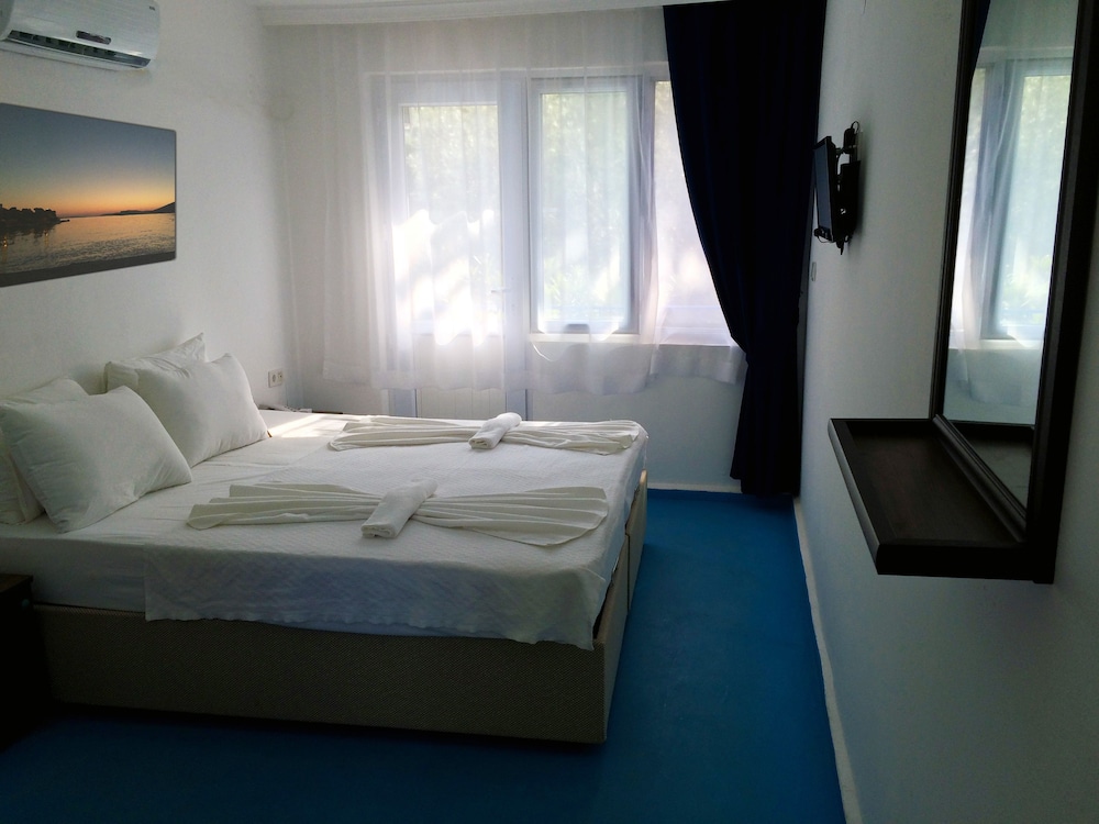 Economy Triple Room