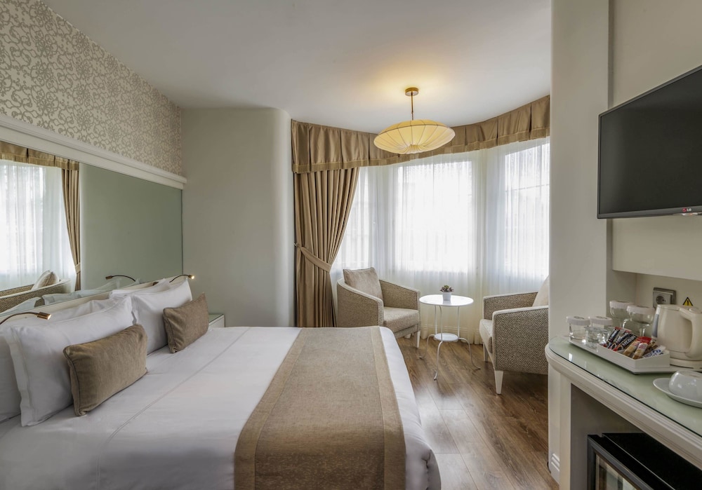 Deluxe Room, 1 Queen Bed