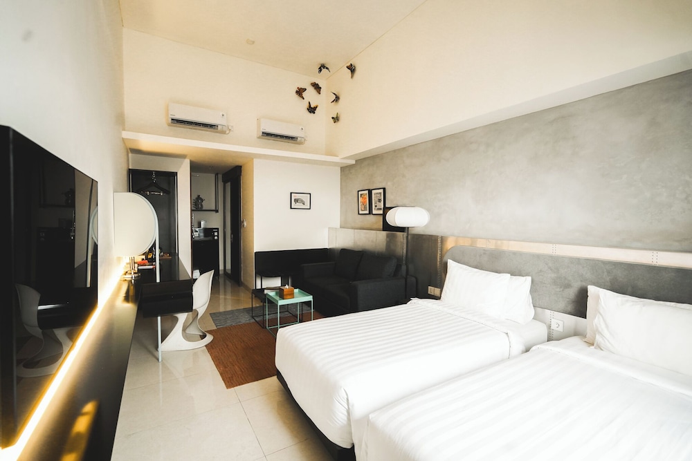 Deluxe Room, 2 Twin Beds, Balcony - Photo 2