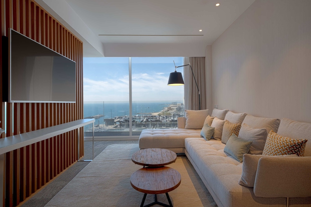 Signature Suite - Photo 6