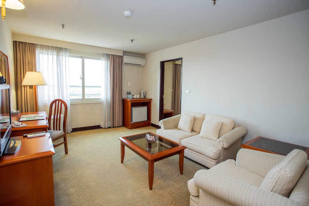Deluxe Suite - Photo 9