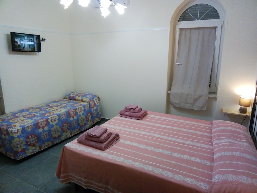 Triple Room, Accessible photo 1