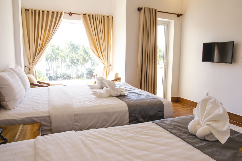 Family Double Room, 2 Queen Beds, Balcony, Sea View