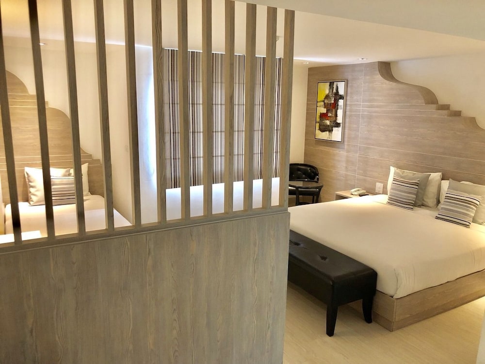 Deluxe Triple Room, 1 Bedroom, Non Smoking, Refrigerator