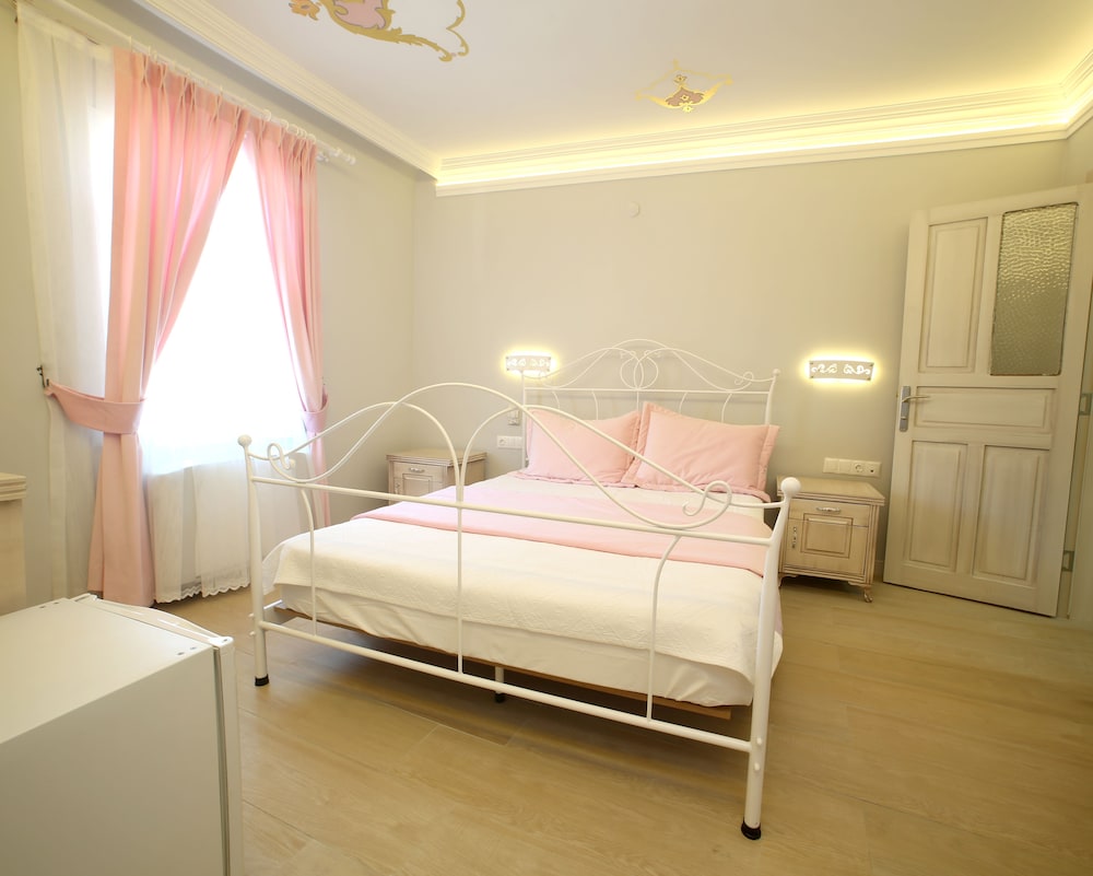 Standard Room, 1 Queen Bed, Non Smoking