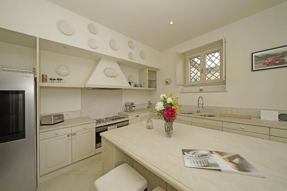 Villa photo 3