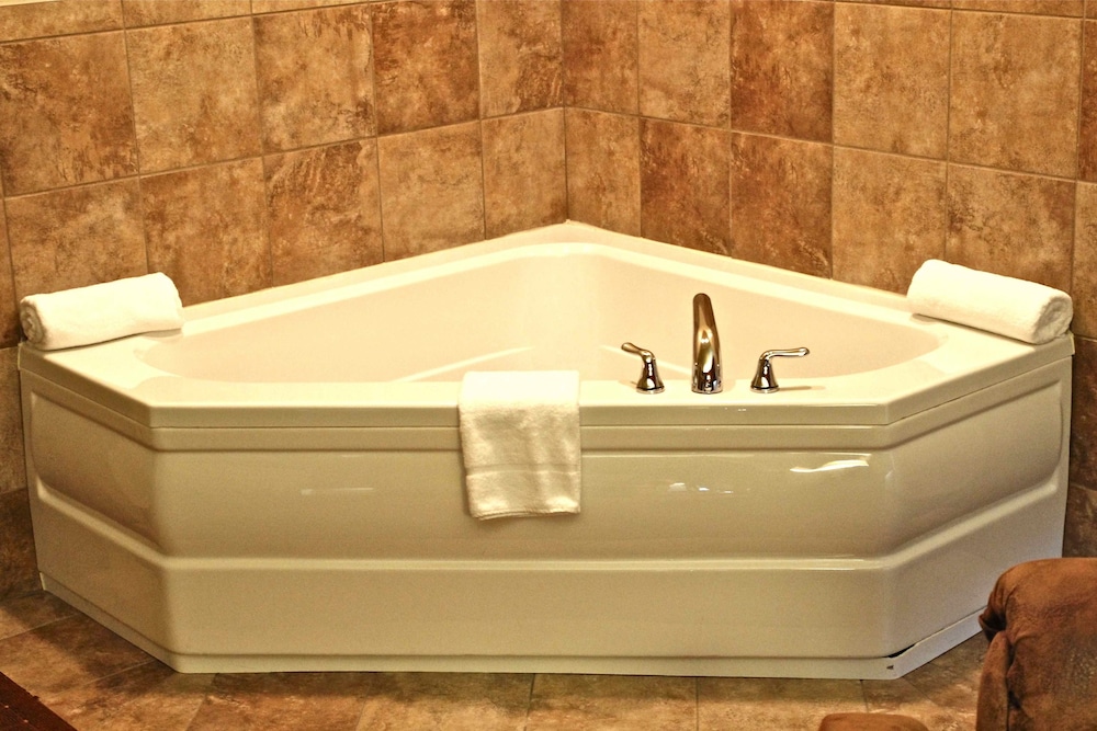 Suite, 1 King Bed, Accessible, Jetted Tub - Photo 3