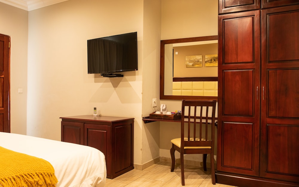 Executive Room - Photo 3