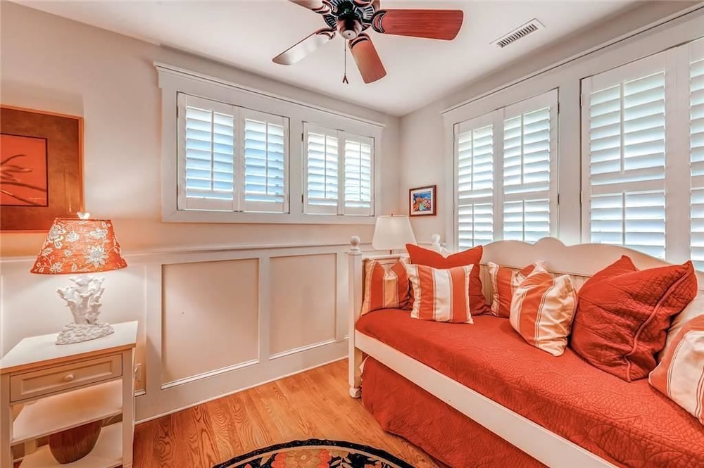 Family House, 6 Bedrooms, Ocean View, Sea Facing photo 3
