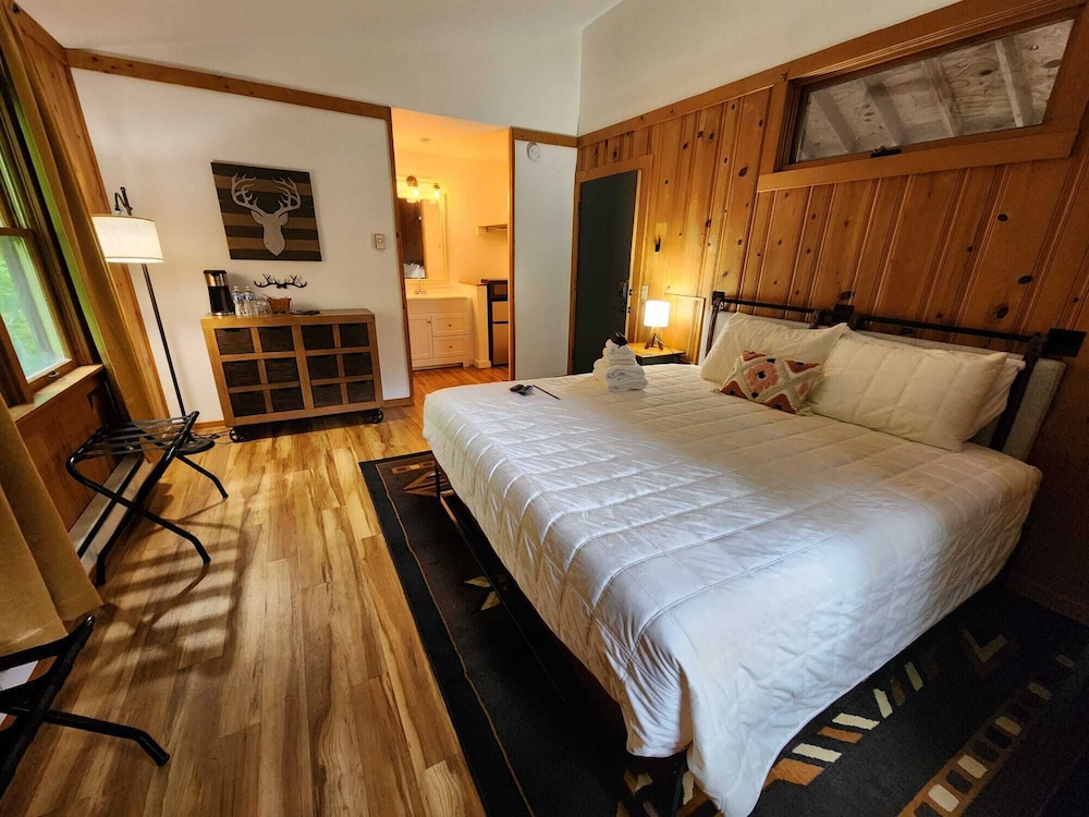 Deluxe Suite, Non Smoking, Pets Allowed