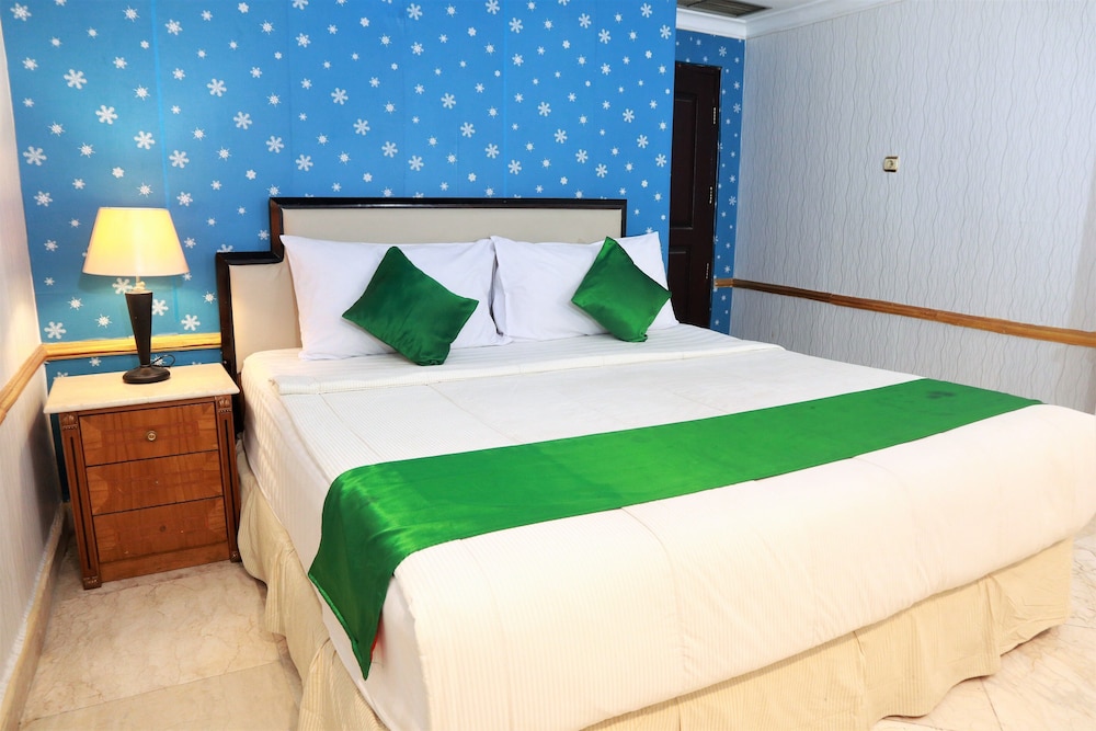 Deluxe Room, 1 King Bed - Photo 2