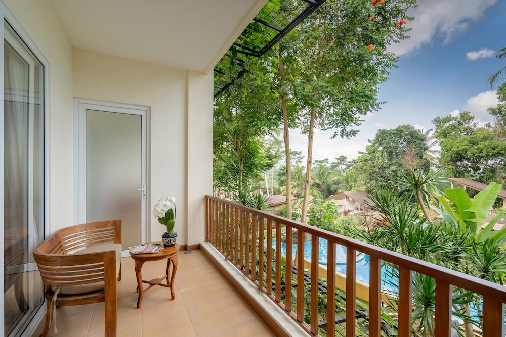 Junior Suite, Balcony, Pool View - Photo 7