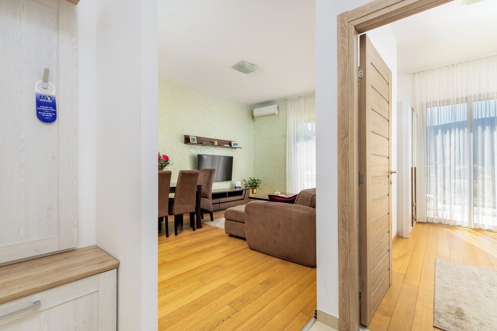 Apartment, 2 Bedrooms - Photo 8
