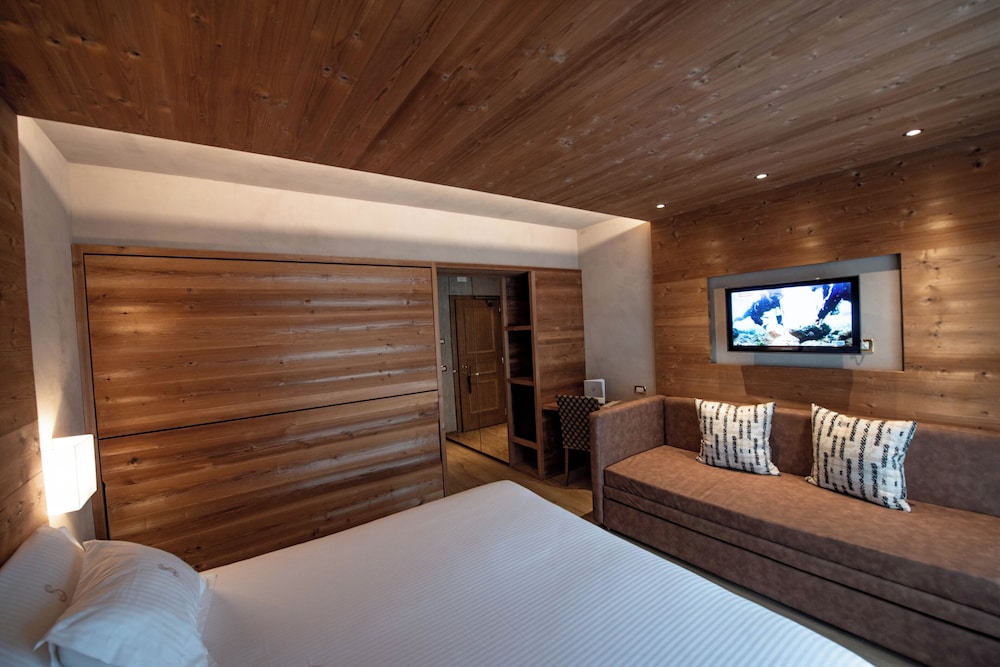 Superior Room (Family)