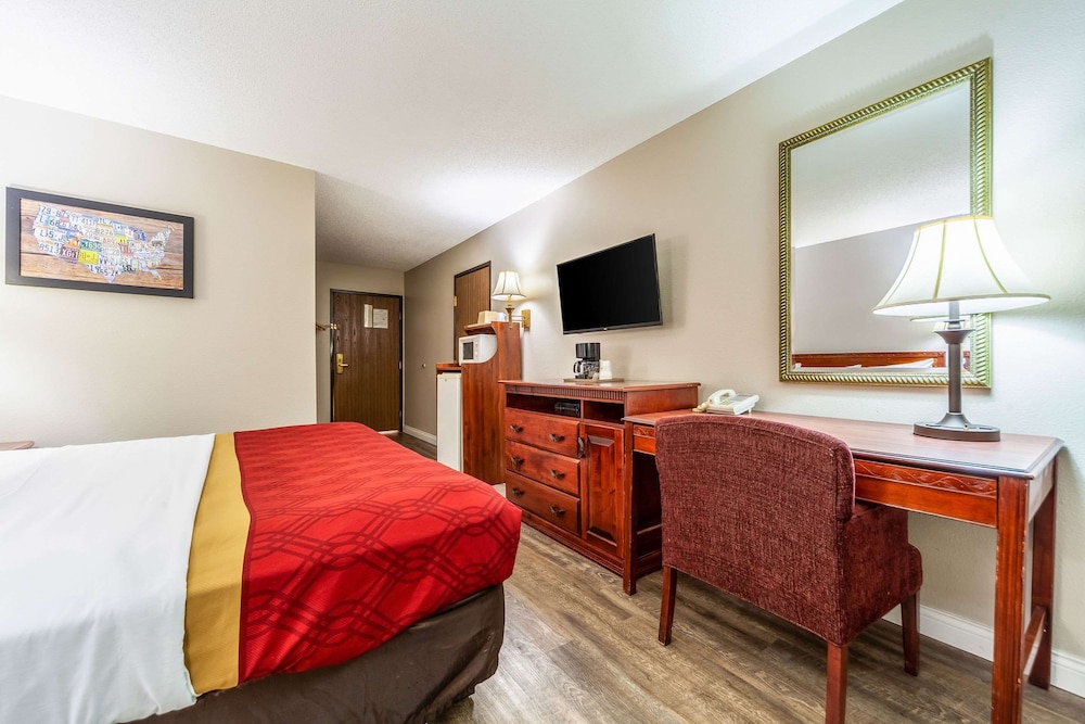 Room, 1 King Bed, Non Smoking - Photo 18