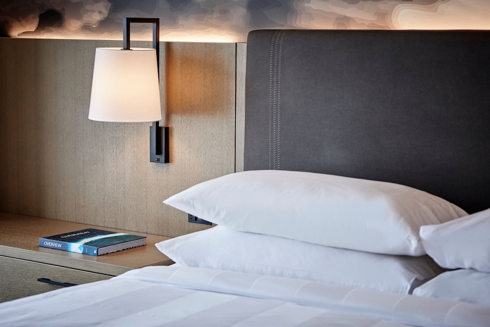 Club Room, 1 King Bed (Hearing Accessible) - Photo 2