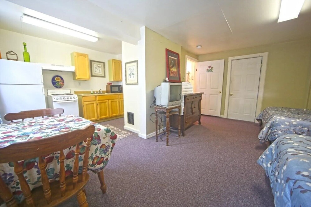 Deluxe Studio