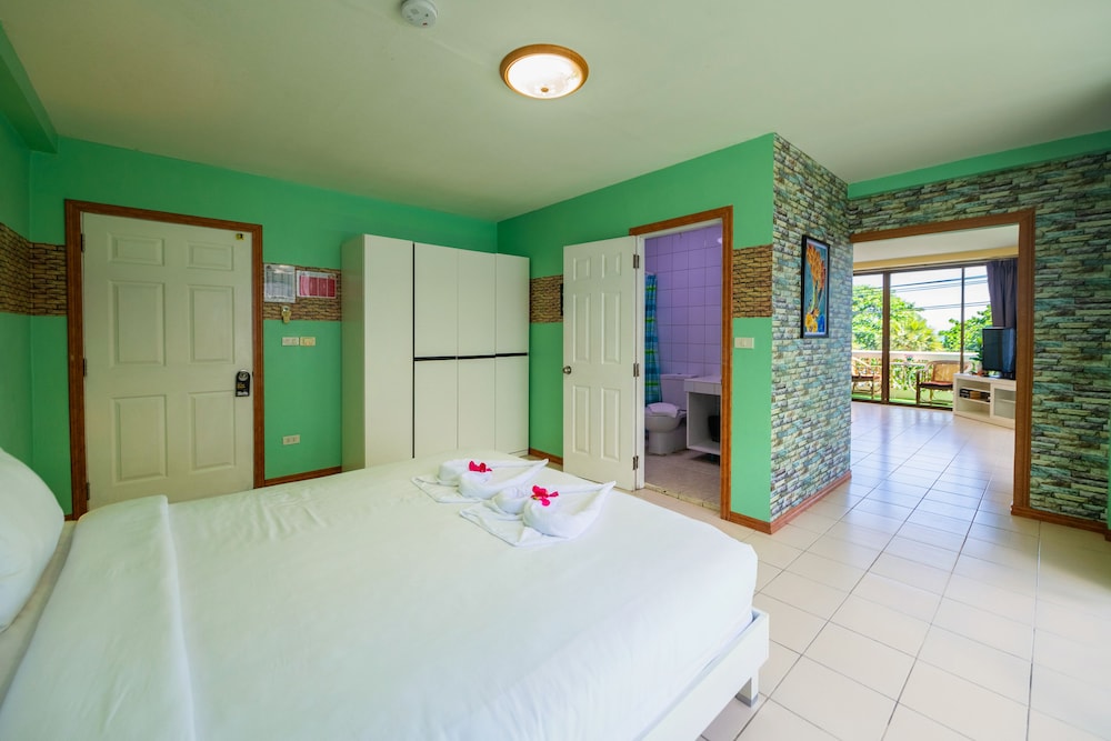 Suite, 1 King Bed, Ocean View - Photo 3