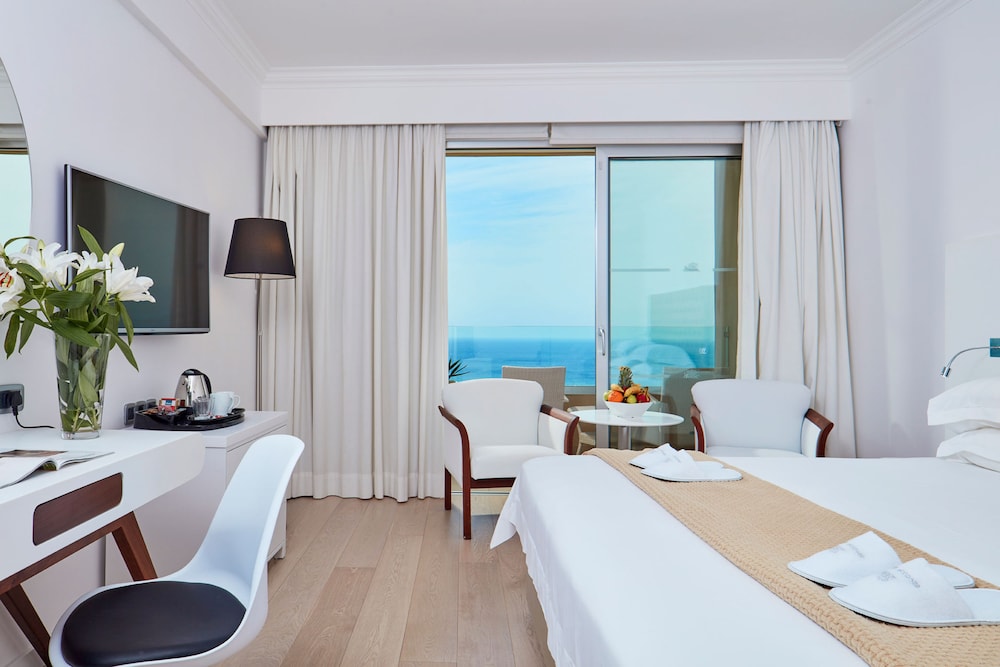 Standard Double or Twin Room, Sea View - Photo 9