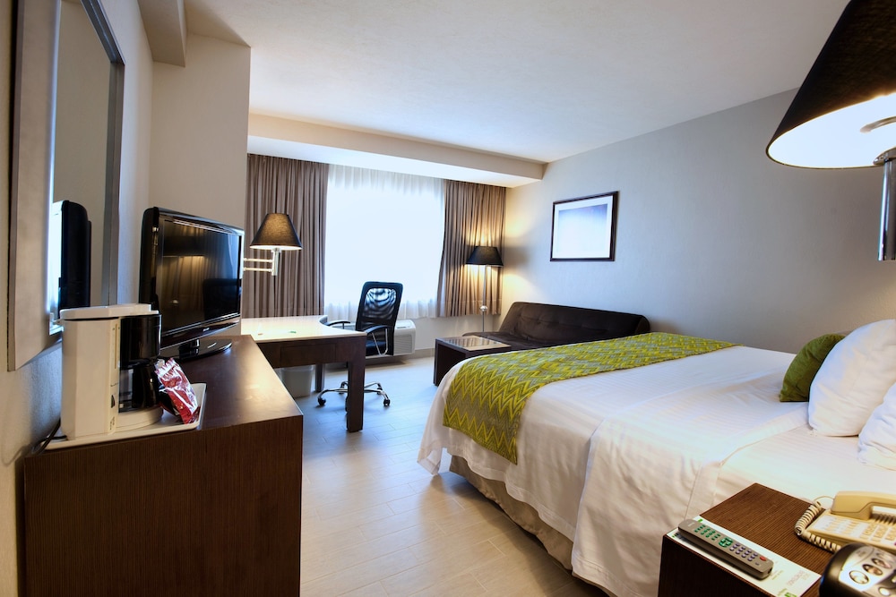 Standard Room, 1 King Bed (Volcano View) - Photo 3