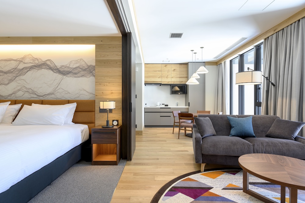 Suite, 1 Bedroom - Photo 1