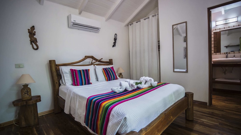 Bungalow, 1 Queen Bed photo 2
