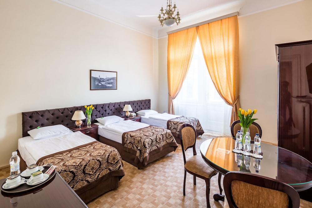 Standard Double or Twin Room - Photo 7