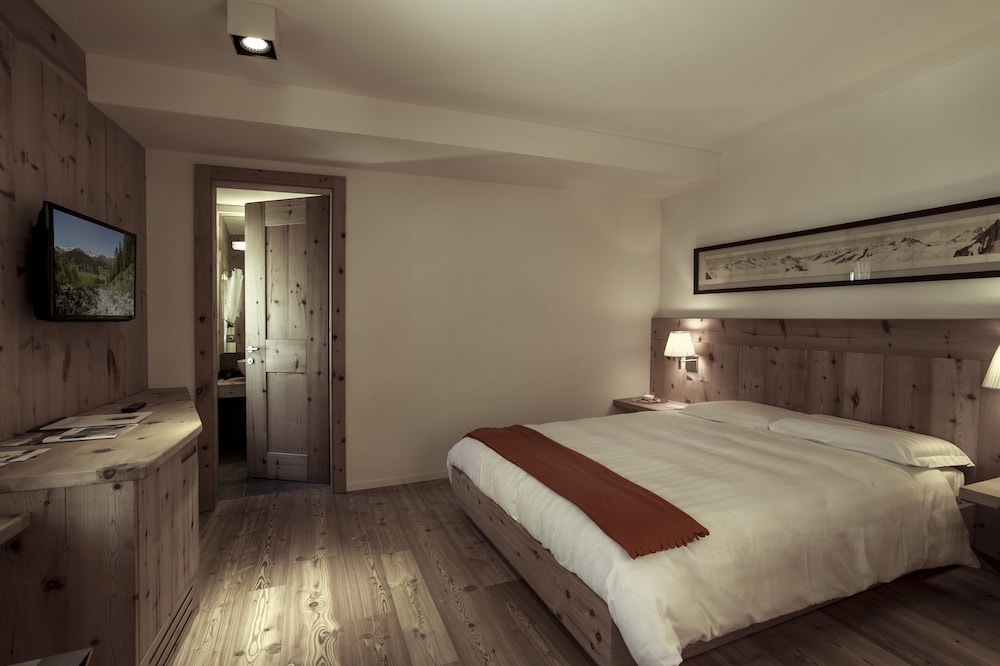 Superior Double Room (Colani Medium) photo 1