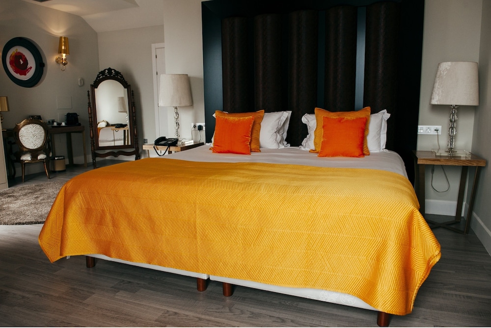 Deluxe Suite, 1 Queen Bed, Bay View