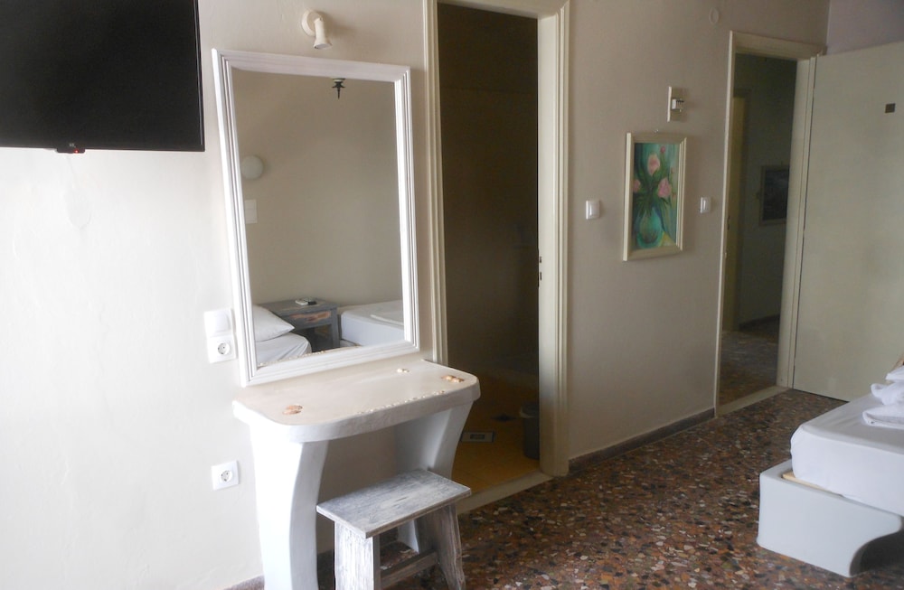 Standard Triple Room photo 2