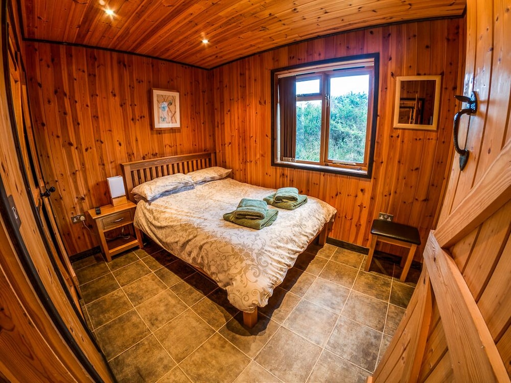 Apartment, Ensuite (and Shared Bathroom) photo 2