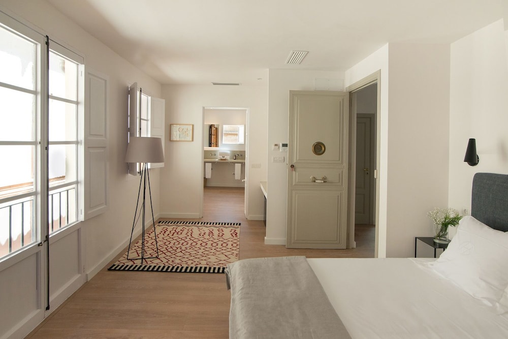 Superior Double or Twin Room (7) photo 3