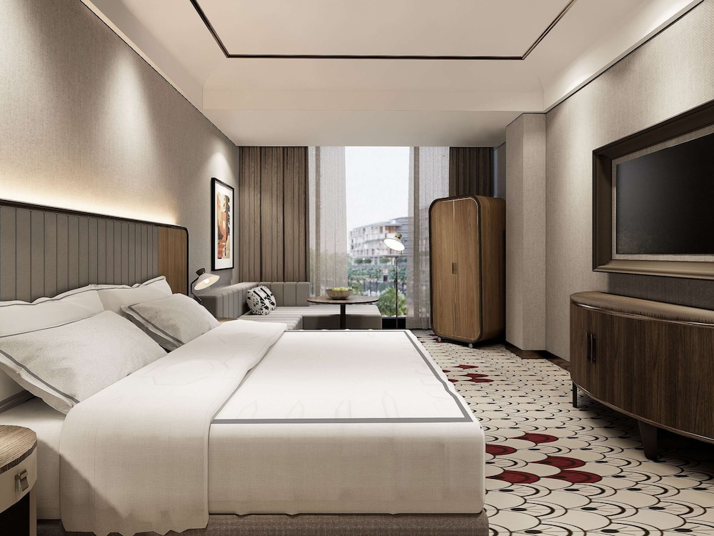 Premier Room, 1 King Bed photo 1