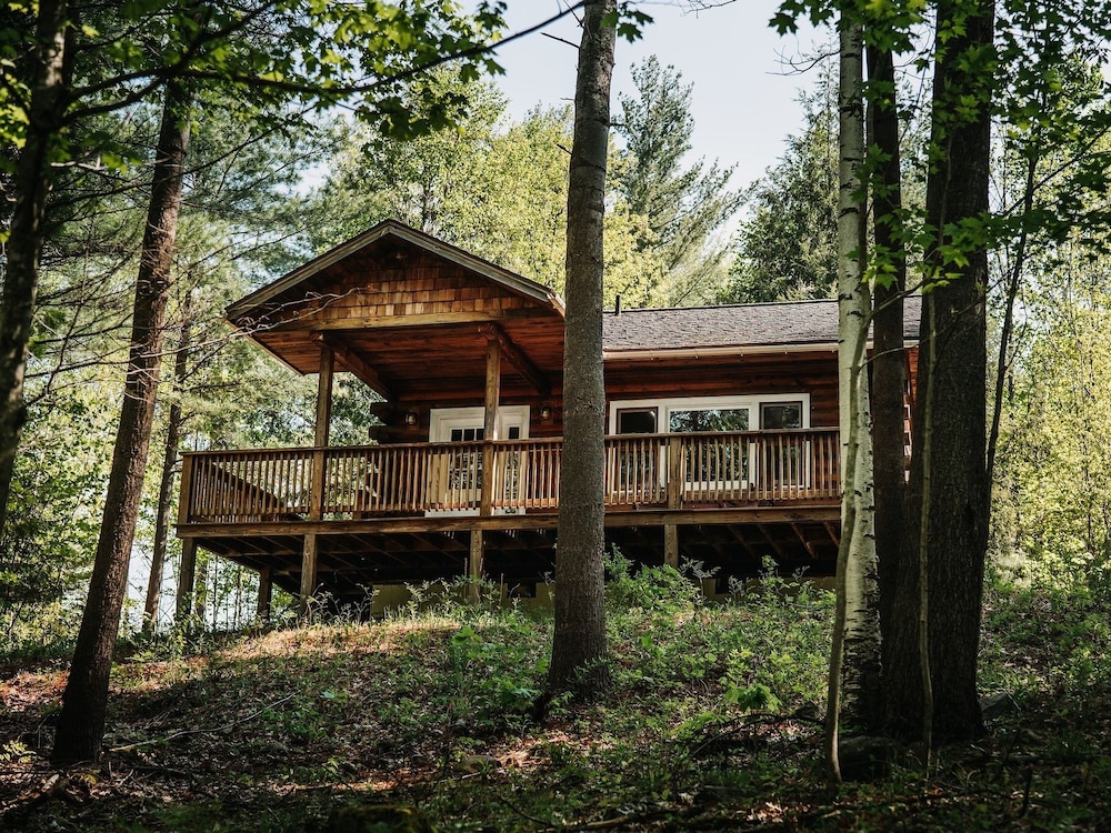 Honeymoon Cabin, Hot Tub (Trillium Cabin) photo 1