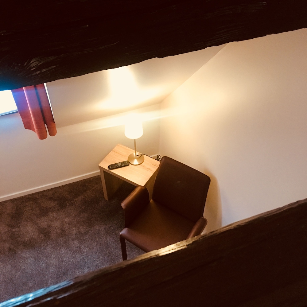 Junior Suite, 1 King Bed, Non Smoking (Converts to 2 Twin Beds) photo 3