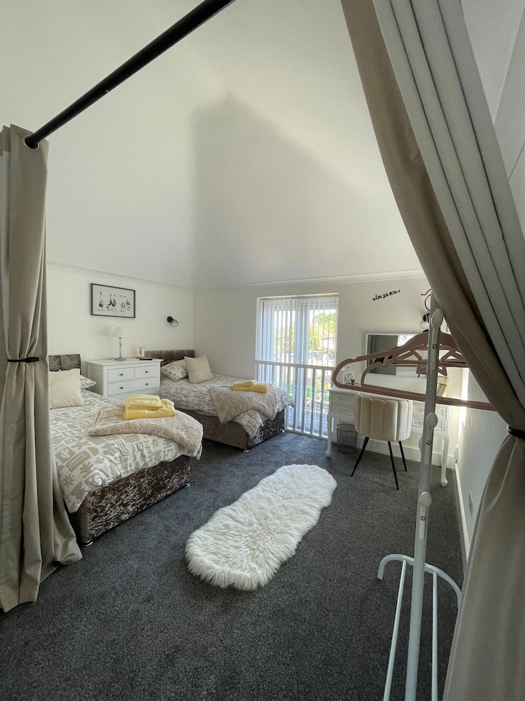 Staysolihull, Large Spacious Corner House,, 사진 17
