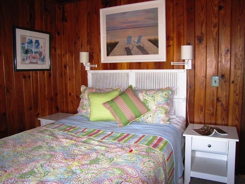House, Multiple Beds (High Cotton) photo 2