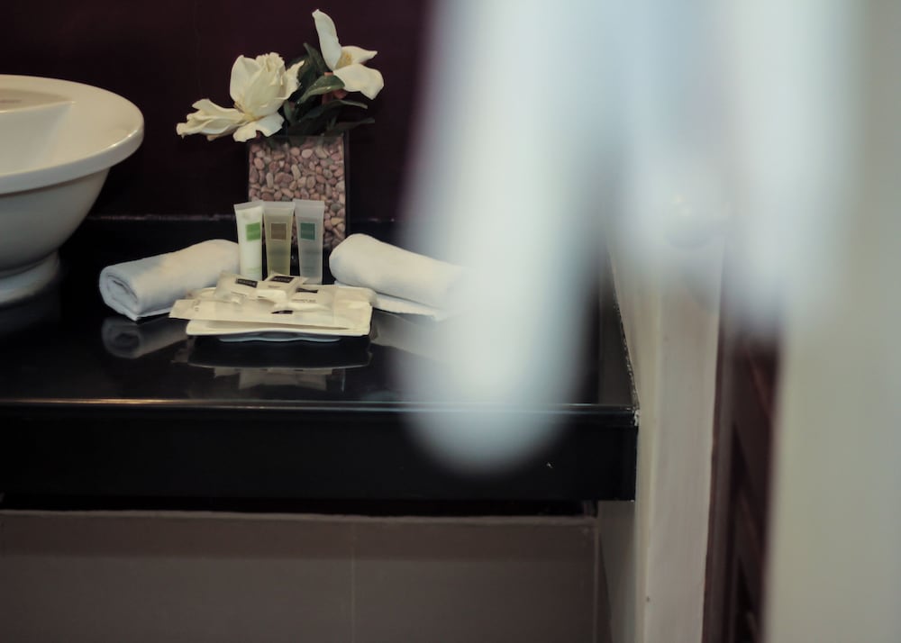 Executive Suite - Photo 5