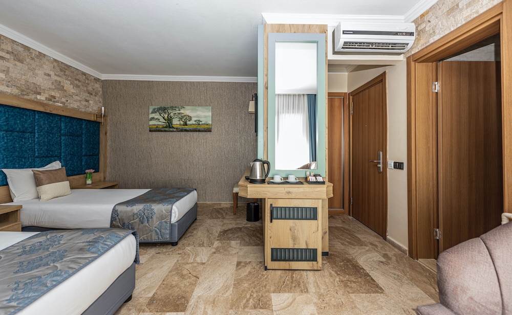 Standard Room photo 2