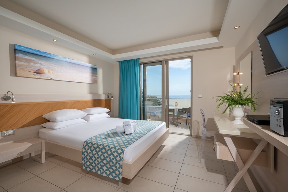Serenity Double Room with Sea View - Photo 2