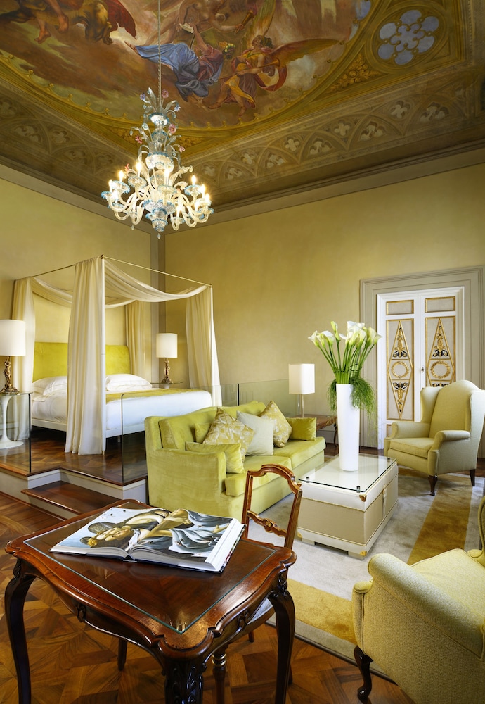 Suite (Open Space 103)