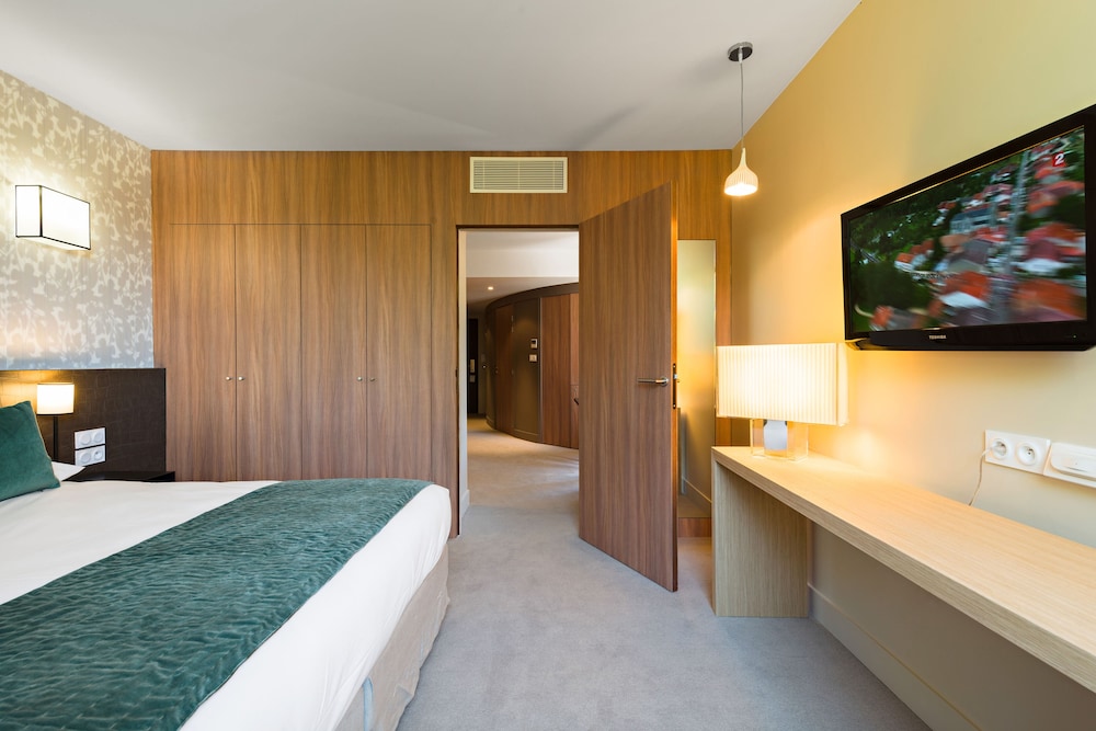 Suite Familiale, 1 grand lit et 1 canapé-lit, terrasse
