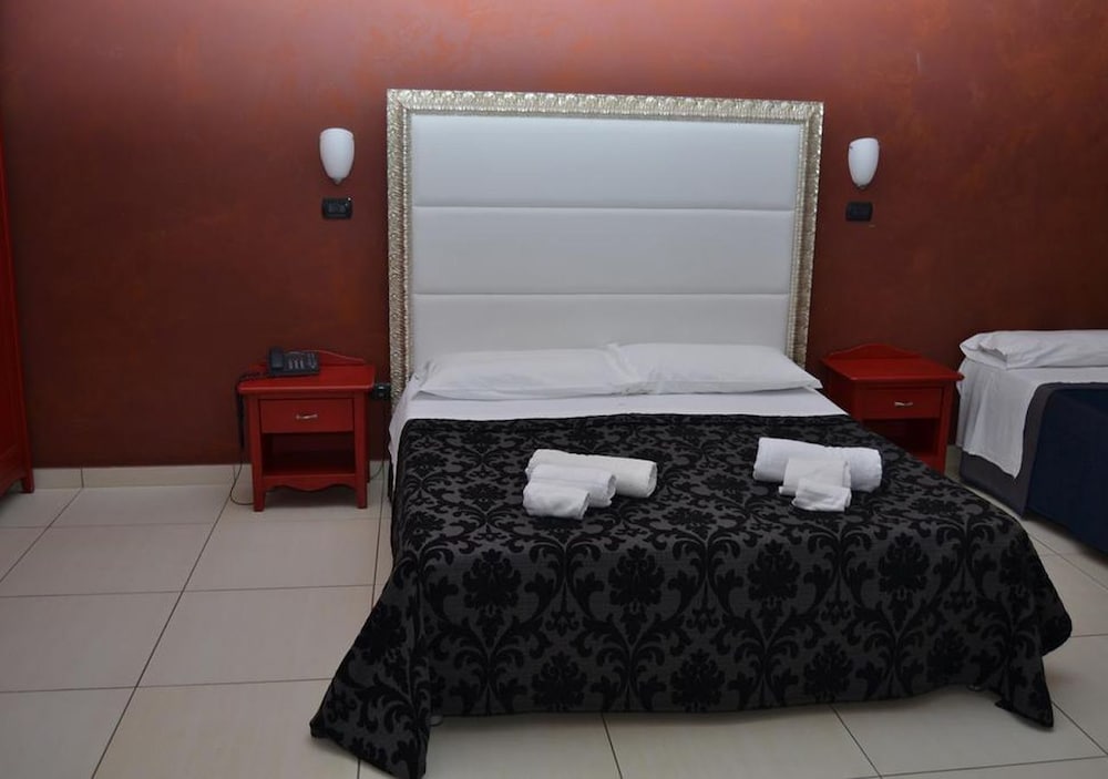 Standard Double or Twin Room, Pool View