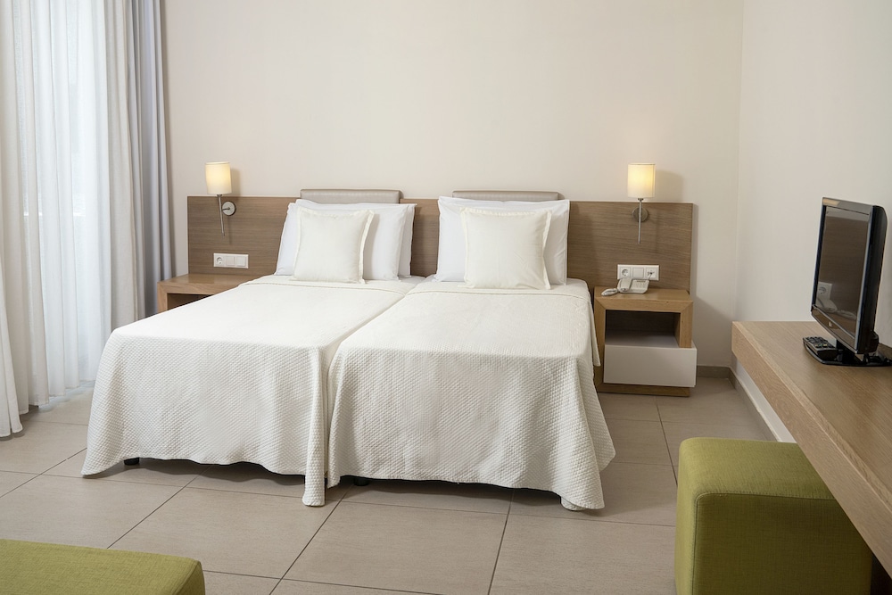 Superior Triple Room, Garden View