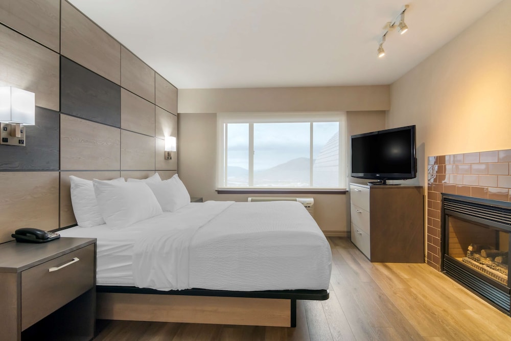 Suite, 1 King Bed, Jetted Tub, Mountain View (with Sofabed) - Photo 5