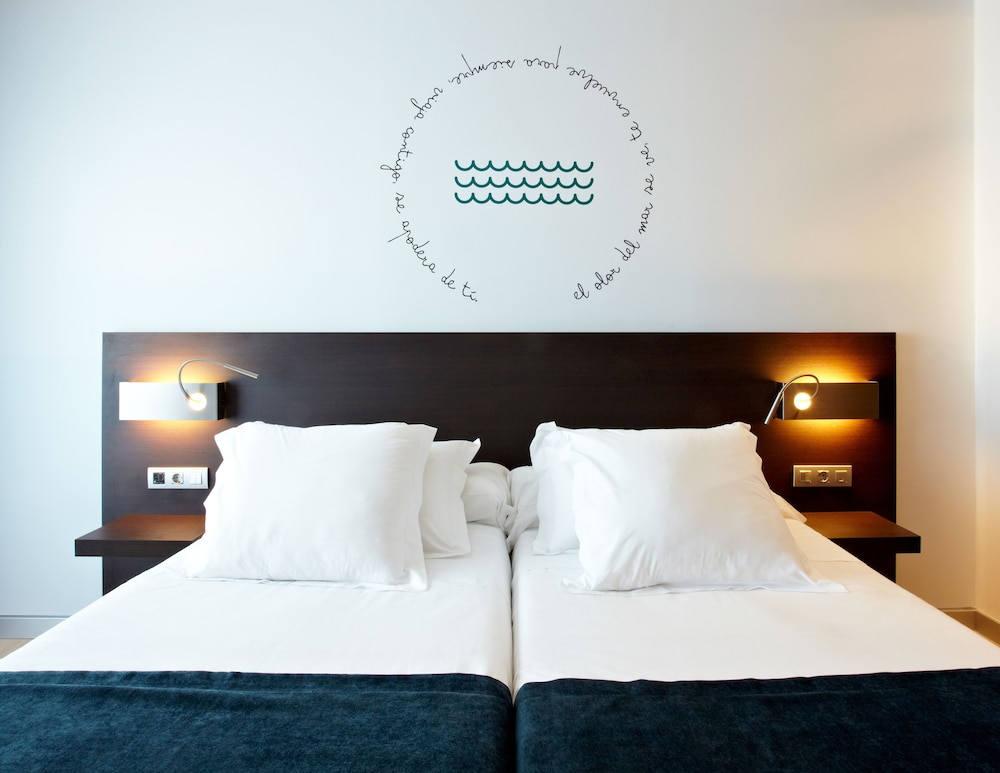 Premium Room, Balcony, Sea View (Plus) thumbnail 5