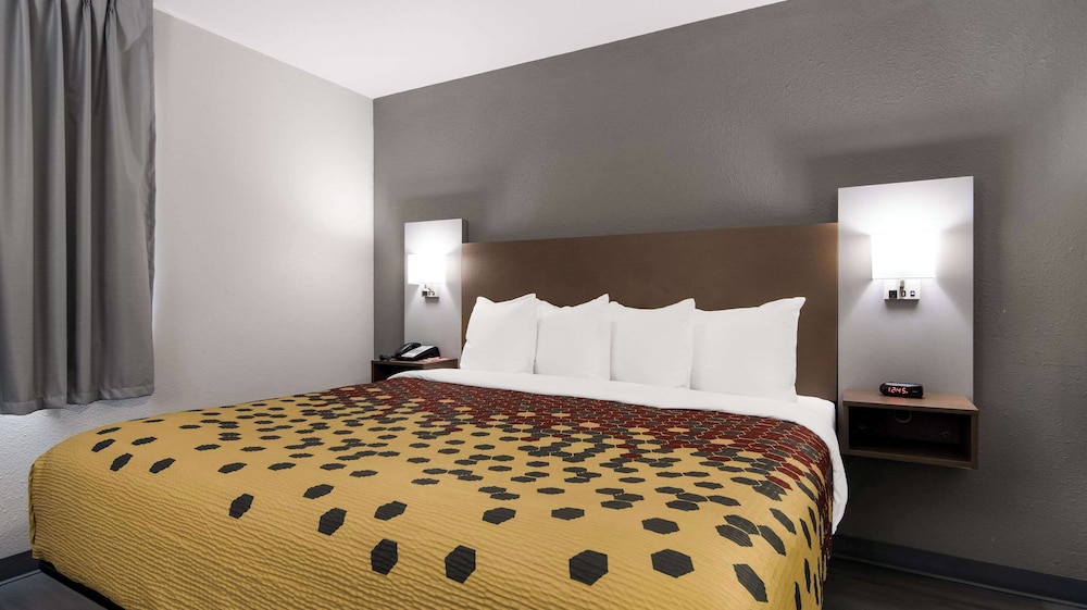 Standard Room, 1 King Bed, Non Smoking - Photo 1