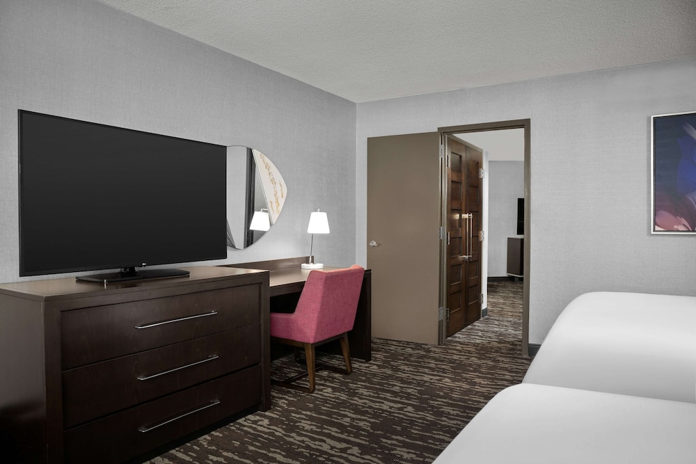 Suite, 2 Double Beds - Photo 3